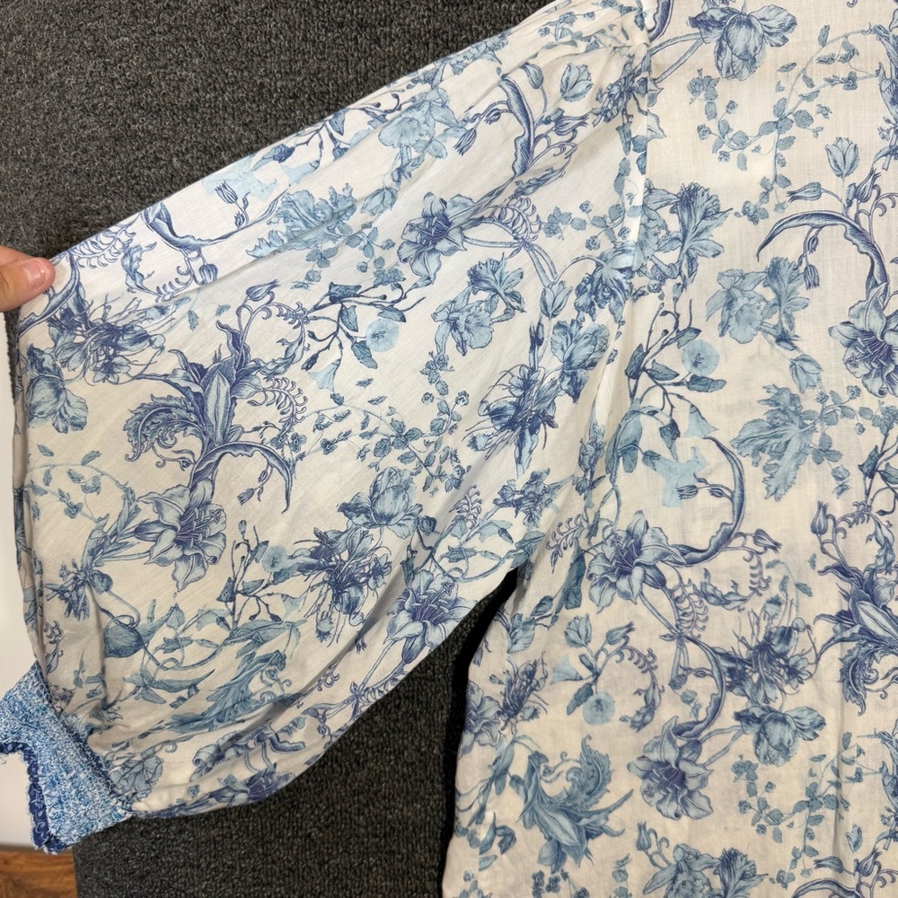 Alice + Olivia Blue and White Patterned Crop Floral Cotton Top, Large - Picture 4 of 8